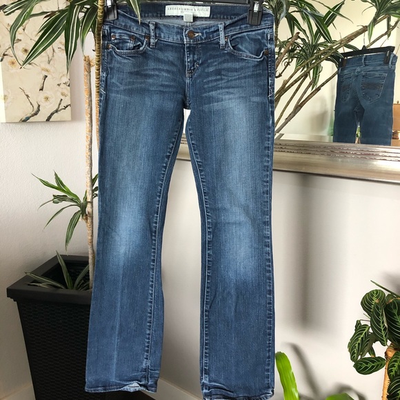 EUC Abercrombie & Fitch Bootcut Jeans Size 0 - Picture 1 of 8